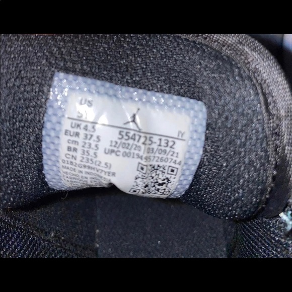 Air Jordans 1 Mids :: Igloo - Picture 7 of 7